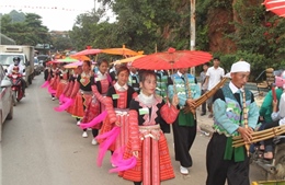 Hàng nghìn người đổ về cao nguyên Mộc Châu trong kỳ nghỉ lễ